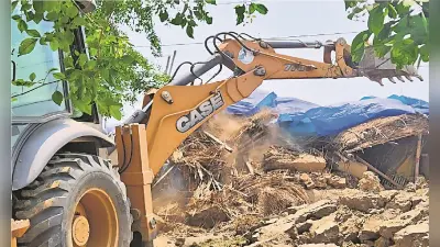 धनबाद : अतिक्रमण हटाने पहुंची BCCL को दिखाया फर्जी स्टे ऑर्डर, प्राथमिकी दर्ज कराने की तैयारी में अधिकारी