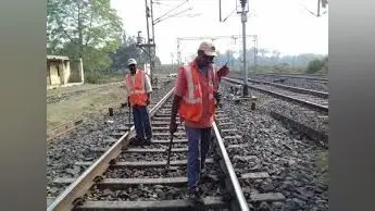 रेलवे अब पटरियों की जांच में करेगा नयी तकनीक का उपयोग, जानें क्या है यूएसएफडी जांच प्रणाली