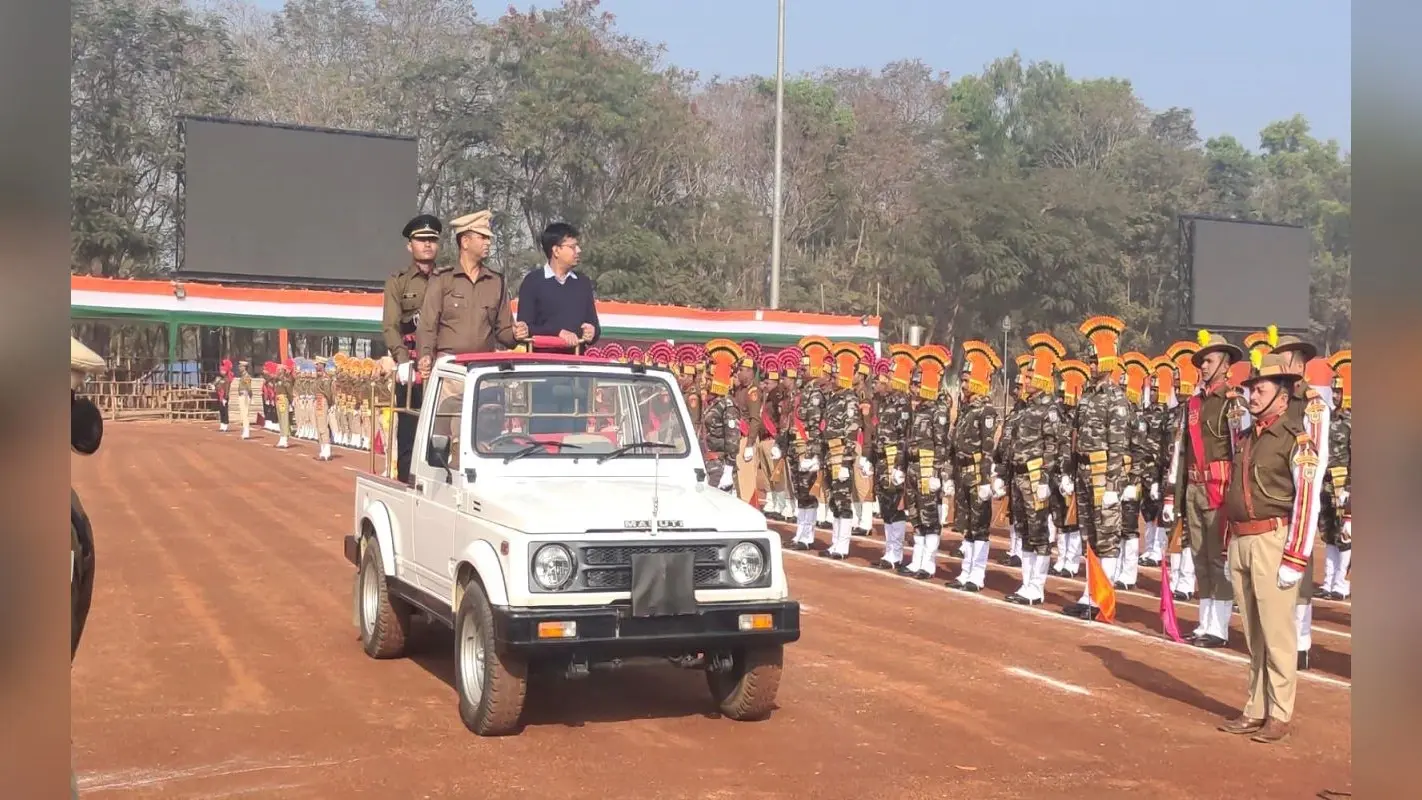 Republic Day 2023: रांची के मोरहाबादी में फुल ड्रेस रिहर्सल, परेड का निरीक्षण कर DC ने ली मार्च पास्ट की सलामी