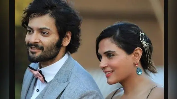 Richa Chadha And Ali Fazal Reception: कपल को बधाई देने पहुंचे ऋतिक रोशन-सबा आजाद, VIDEO