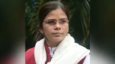 सपा से निकाली गयी रिचा सिंह पहुंची चुनाव आयोग, कहा पार्टी ने संविधान की अवमानना की, कार्रवाई की मांग
