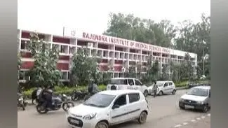 Jharkhand: हवालदार की लापरवाही से रिम्स में इलाजरत दो उग्रवादी फरार, 2 सब इंस्पेक्टर को शोकॉज जारी