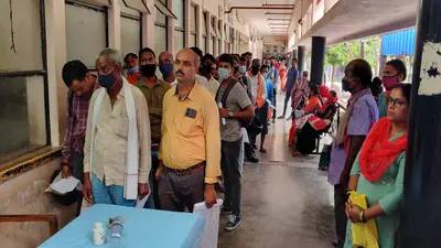 Common Man Issues : RIMS में सर्वर डाउन, पर्ची कटवाने के लिए घंटों लाइन में खड़े रहे मरीज, बढ़ी परेशानी