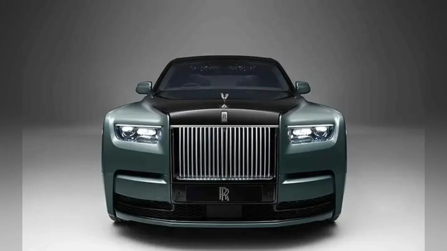 PHOTOS: जानिए क्यों इतनी महंगी होती है Rolls Royce की कारें ?