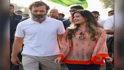 कांग्रेस की भारत जोड़ो यात्रा में शामिल हुई Riya Sen, राहुल गांधी के साथ कदम से कदम मिलाकर चली एक्ट्रेस