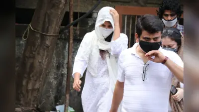 Sushant Case Updates : NCB दफ्तर पहुंची रिया चक्रवर्ती, ड्रग्स कनेक्शन में होगी पूछताछ
