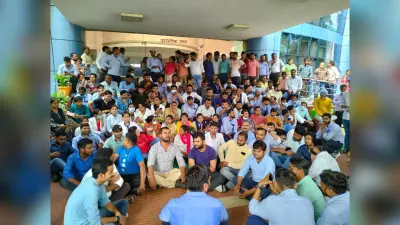लोहिया इंस्टीट्यूट के संविदा कर्मचारियों ने किया प्रदर्शन, बॉयामैट्रिक अटेंडेंस में लगाया गड़बड़ी का आरोप