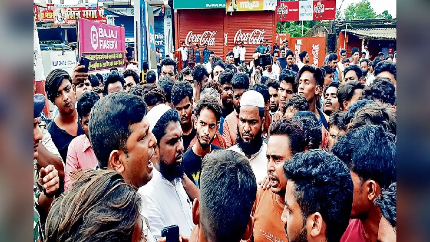 देवघर सड़क हादसा: पुलिस पर हमले में 150 से अधिक पर FIR, 4 गिरफ्तार, ऐसे हो रही है उपद्रवियों की पहचान