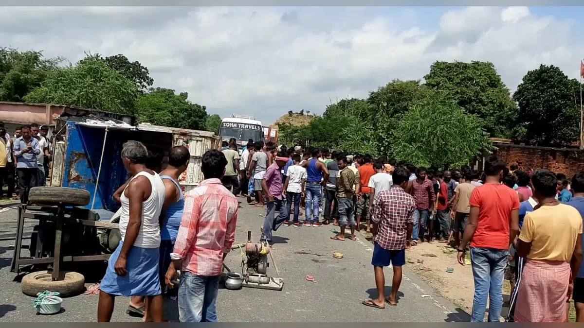 बिहार मैट्रिक परीक्षा के दूसरे दिन भी सड़क हादसे की चपेट में आए कई परीक्षार्थी, सारण में छात्र की मौत