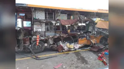 पूर्वांचल एक्सप्रेस वे पर भीषण सड़क हादसा, दो डबल डेकर बसों की टक्कर में 8 यात्रियों की मौत, कई घायल