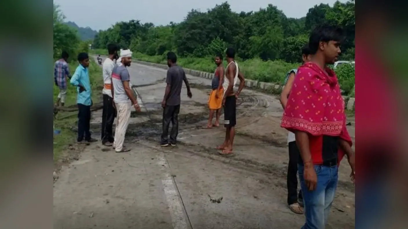 WB News: जलपाईगुड़ी में भीषण सड़क हादसा, ट्रक और ट्रेलर में हुई जबरदस्त टक्कर, 3 मजदूरों की मौत, 12 घायल