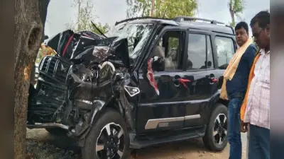 झारखंड: पेड़ से टकरायी तेज रफ्तार स्कॉर्पियो, एक बच्चे की मौत, 4 लोग घायल