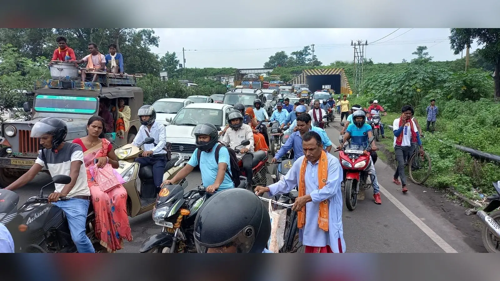 झारखंड में बोकारो में अनियंत्रित होकर पिकअप वैन पलटी, खलासी की मौत, ड्राइवर की हालत नाजुक