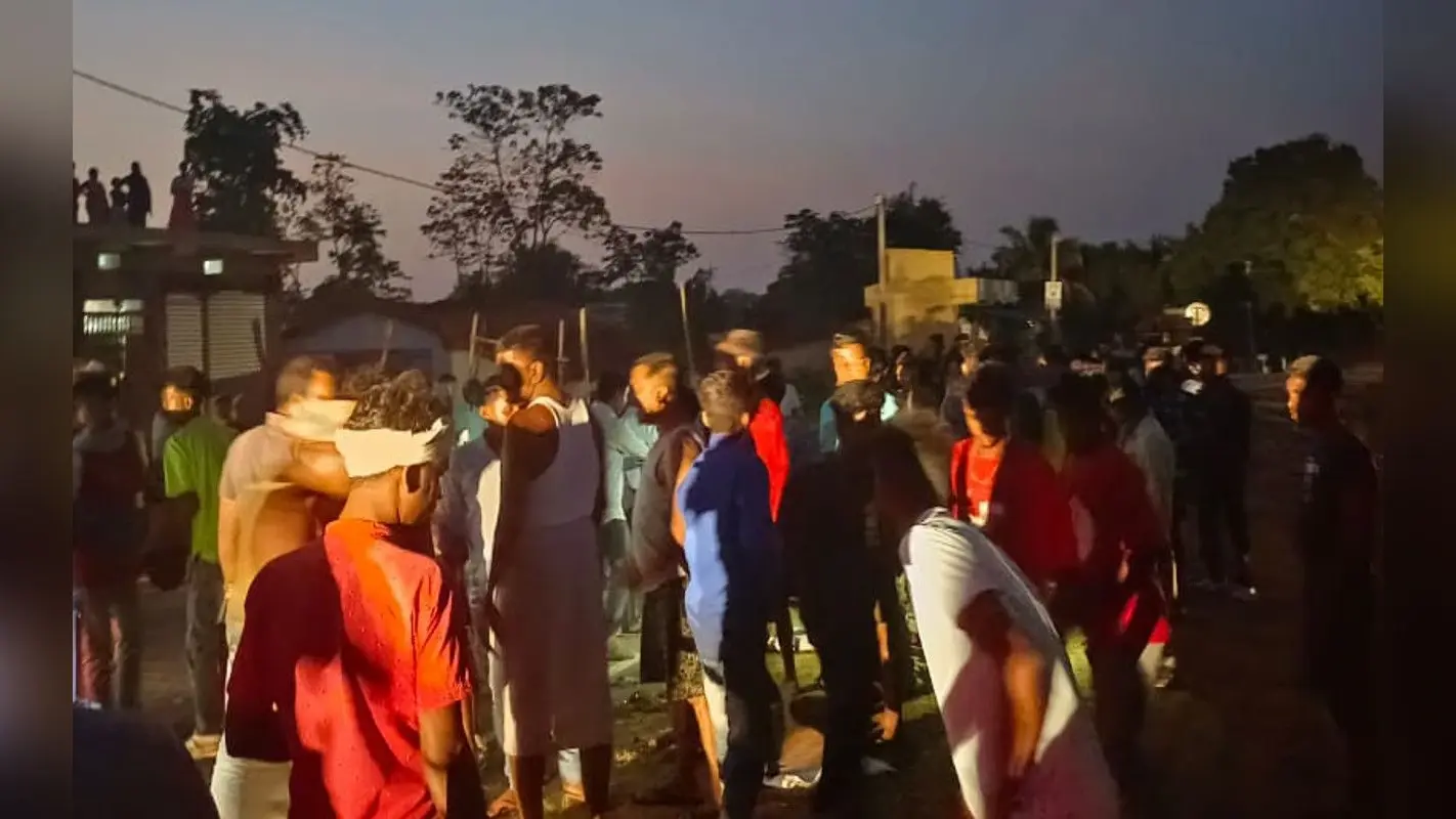 झारखंड : गुमला में भीषण सड़क हादसा, महिला सहित 3 की मौत, डेढ़ दर्जन लोग घायल