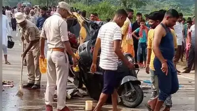 असम में दर्दनाक सड़क हादसा : करीमगंज में ट्रक ने ऑटो रिक्शा को रौंदा, छठ पूजा कर लौट रहे नौ लोगों की मौत