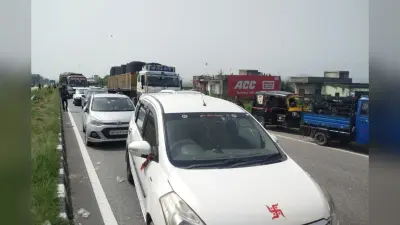 झारखंड: सड़क हादसे में महिला मजदूर की मौत, मुआवजे को लेकर सड़क जाम, मजदूरी कर घर-परिवार चलाती थी मृतका