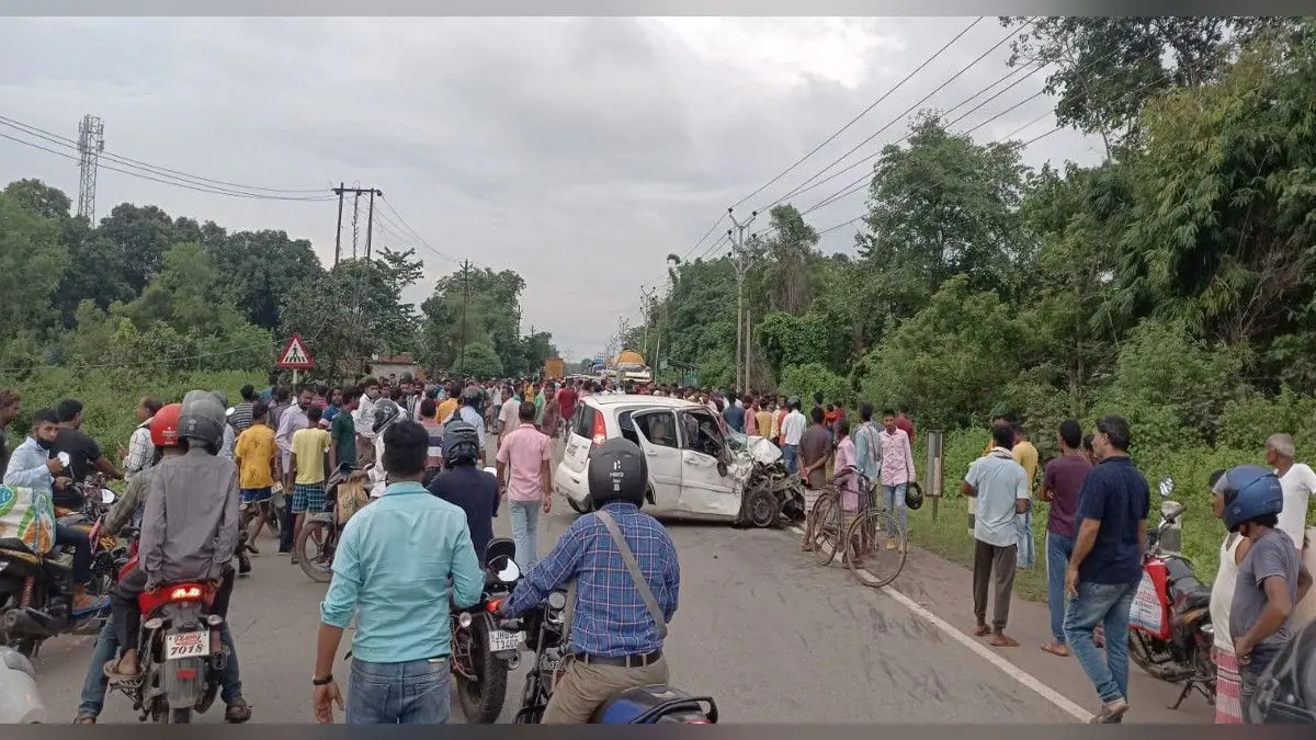 सीतामढ़ी में कार और बाइक में जोरदार टक्कर, भैंस खरीदने के लिए गए दो लोगों की मौत
