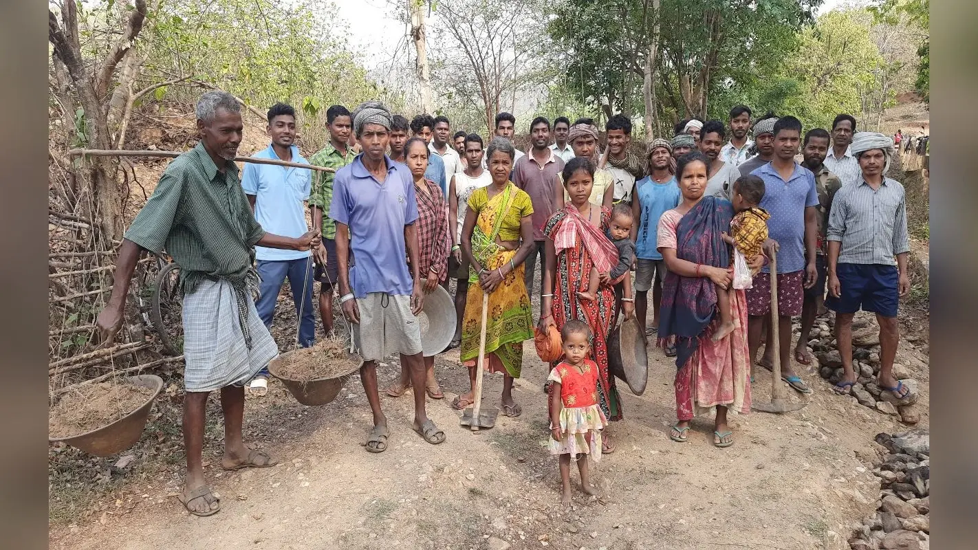 झारखंड : पश्चिमी सिंहभूम के इस गांव के ग्रामीणों ने चुनाव का किया बहिष्कार, कहा- रोड नहीं तो वोट नहीं