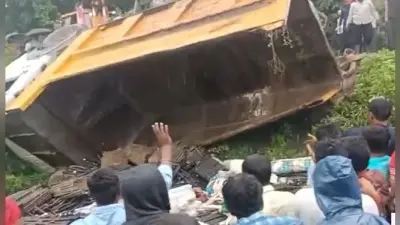 महाराष्ट्र में भीषण सड़क हादसा, ट्रक फिसलकर खेत में पलटा, 15 मजदूरों की मौत