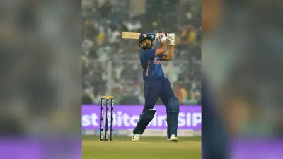 रोहित शर्मा ने कोलकाता में मचाया गदर, तोड़ा कोहली का विराट रिकॉर्ड, ऐसा कमाल करने वाले बने पहले भारतीय