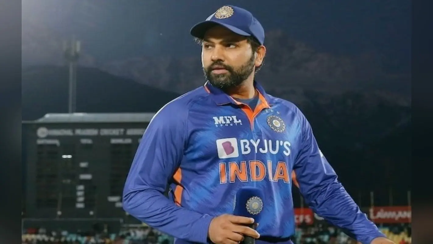 IND vs SA: रोहित शर्मा से मिलने सुरक्षा घेरा तोड़कर मैदान में पहुंचा फैन, कप्तान के साथ ली सेल्फी