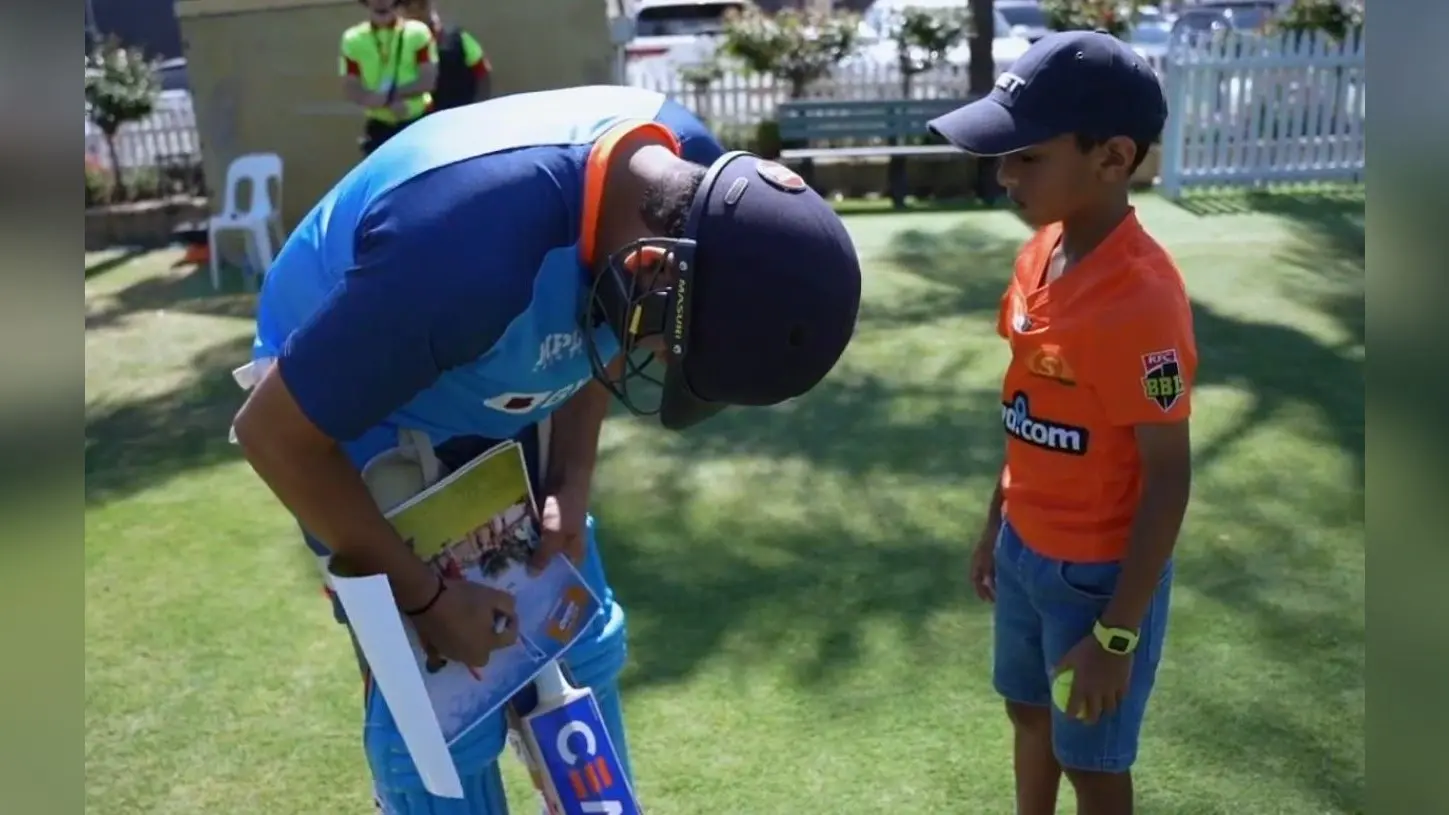 T20 World Cup: रोहित शर्मा को इस 11 साल के गेंदबाज ने किया खासा प्रभावित, दे दिया स्पेशल गिफ्ट