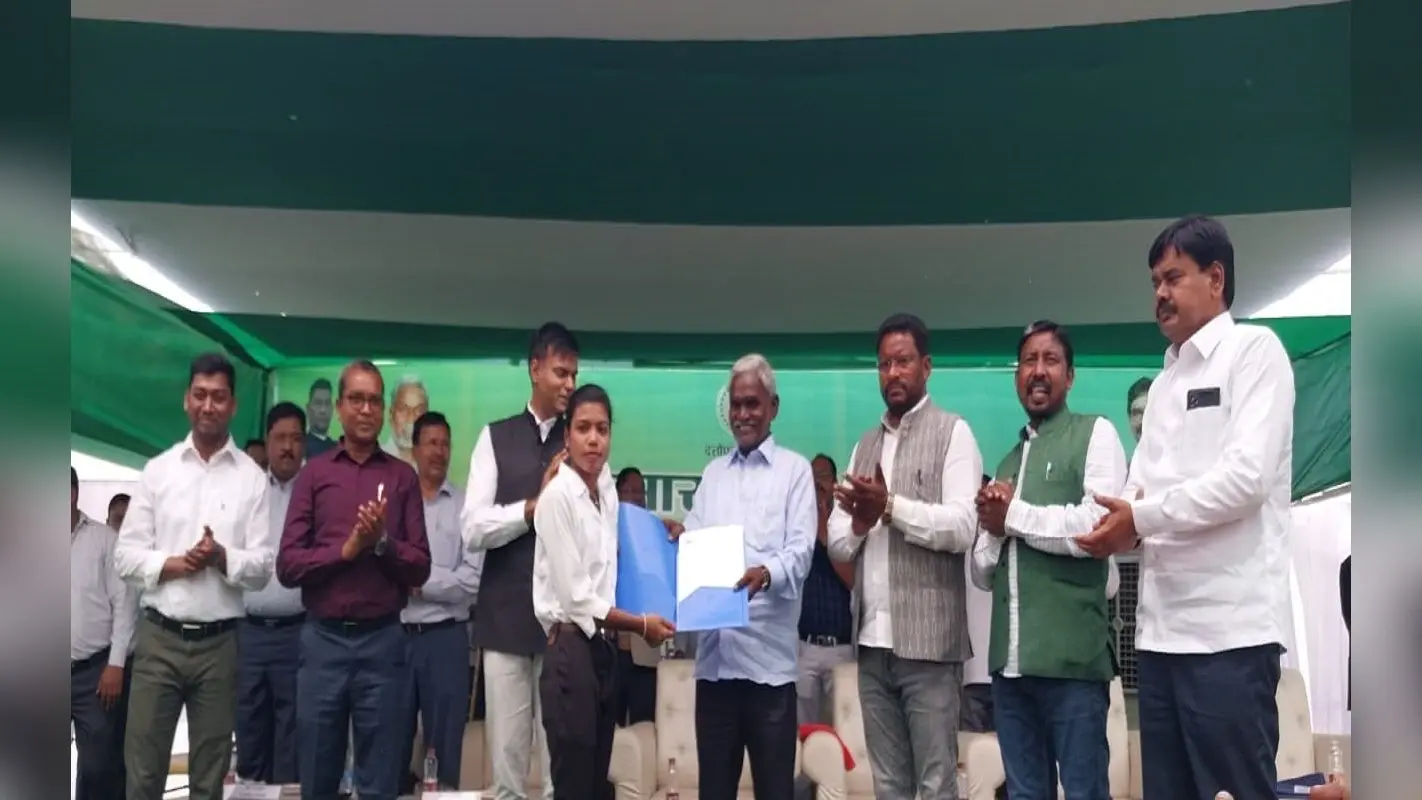 झारखंड: रोजगार मेले में 18 को मिला नियुक्ति पत्र, मंत्री चंपई सोरेन बोले-75 % स्थानीय बेरोजगारों को दें नौकरी