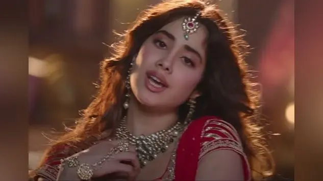 Panghat Song : रूही फिल्म का ‘पनघट’ सॉन्ग रिलीज, दुल्हन बन  राजकुमार और वरुण की दिल की धड़कन बढ़ा रही जाह्रवी, VIDEO