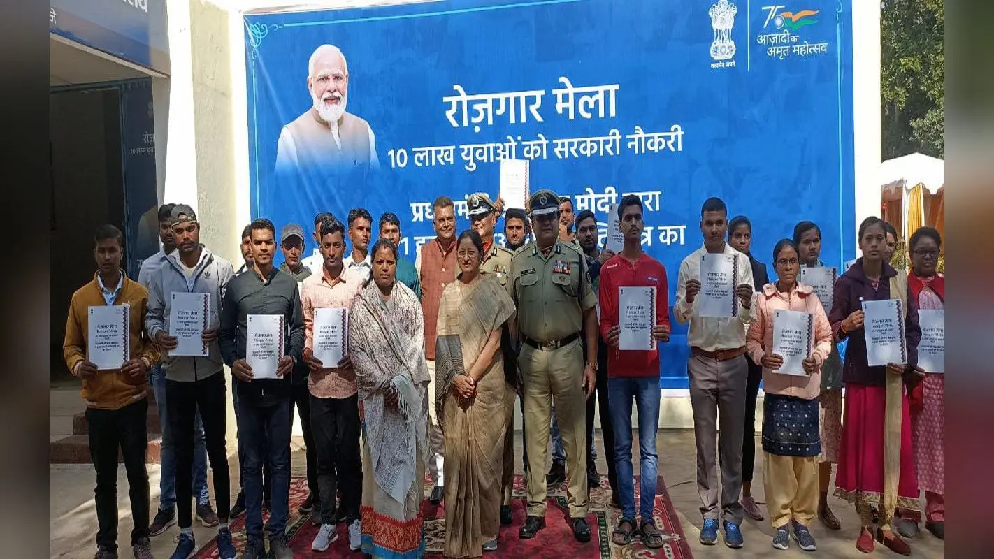 Rozgar Mela: हजारीबाग में 254 युवाओं को नियुक्ति पत्र मिलते ही खिल उठे चेहरे, इन पोस्ट के लिए हुई बहाली