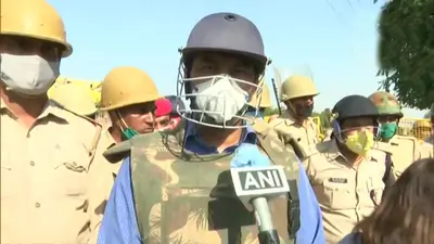 पाक सरकार, विपक्ष व सेना की जंग