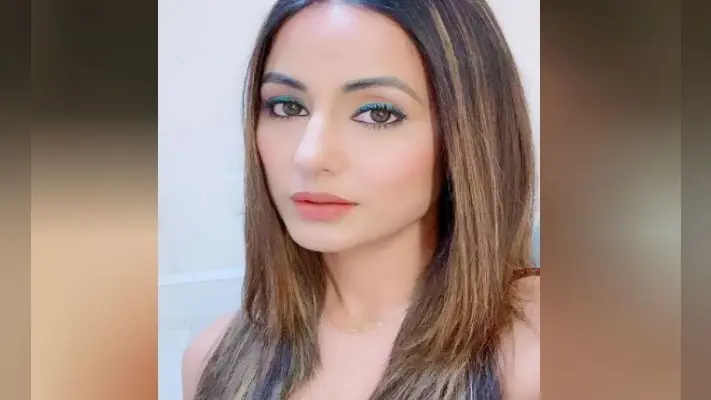 गुलाबी ऑफ शोल्डर ड्रेस में हिना खान का किलर लुक, बोल्ड फोटो देख फैंस बोले- आपकी तो बात…