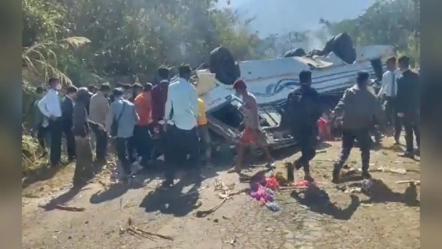 Manipur: बच्चों से भरी दो स्कूल बस दुर्घटनाग्रस्त, पांच की मौत, 20 घायल, स्टडी टूर पर गए थे बच्चे, VIDEO