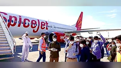 सोनू सूद ने की विदेश में फंसे छात्रों की मदद, पहली उड़ान की तसवीर शेयर कर कहा- जय हिंद