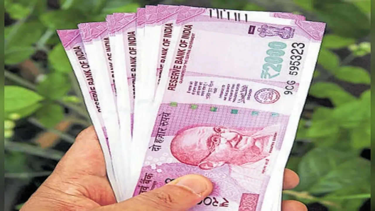 Dollar vs Rupees: रुपया में दिखा 53 पैसे का उछाल, एक महीने के उच्चतम स्तर पर हुआ बंद