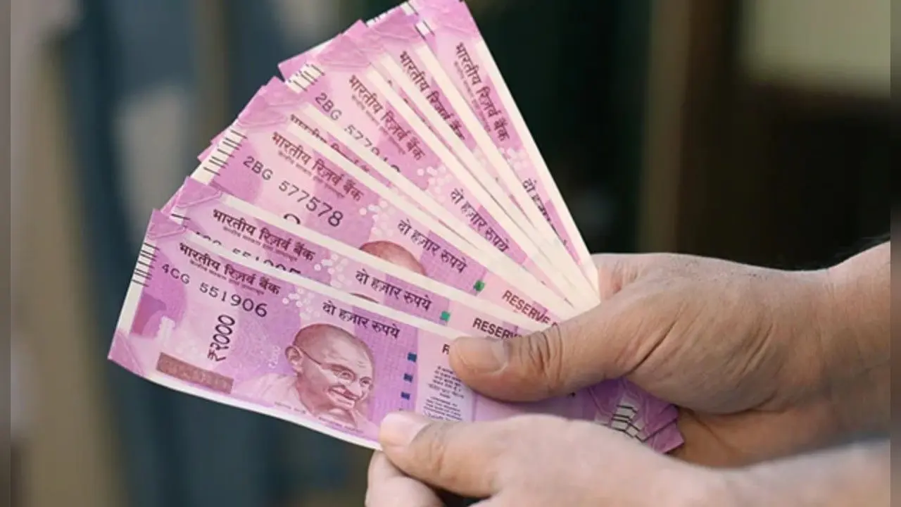 PM Kisan Yojana: पीएम किसान सम्मान निधि के लिए e-KYC की लास्ट डेट आज, घर बैठे ऐसे करें अप्लाई