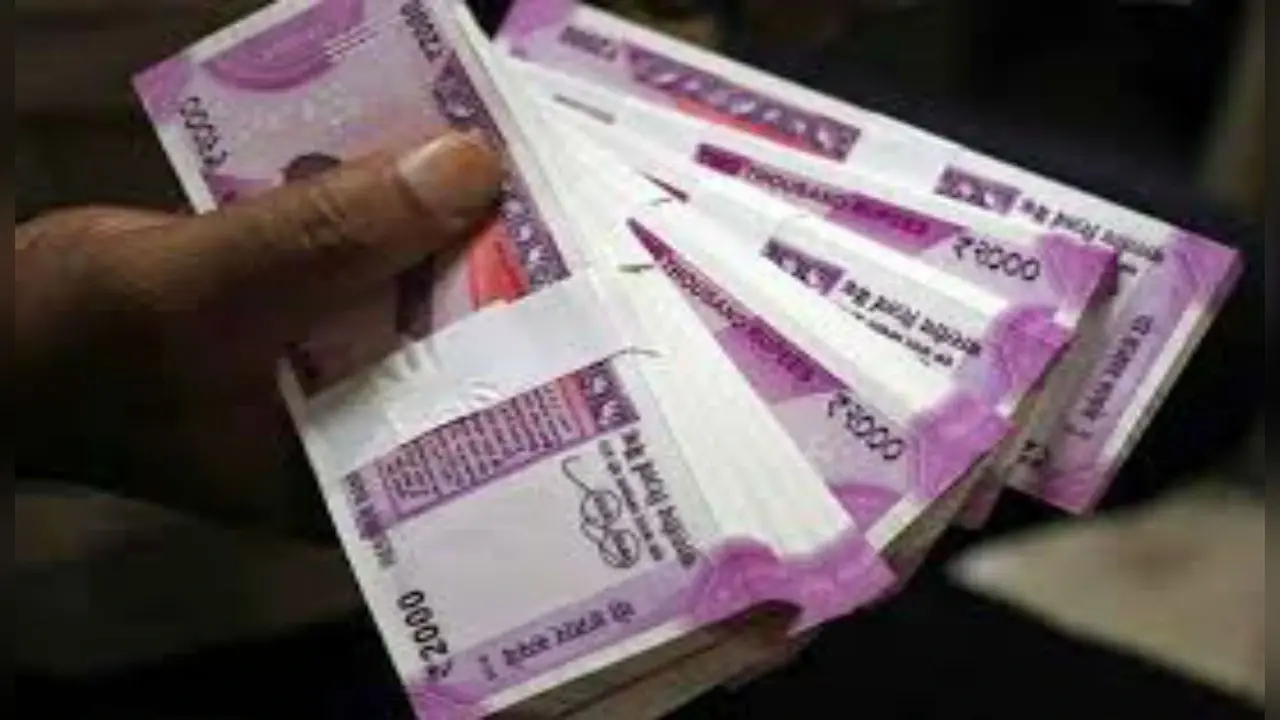 7th Pay Commission : केंद्रीय कर्मचारियों और लाखों पेंशनधरियों को जल्द तोहफा देगी मोदी सरकार, नए साल पर होगा फायदा