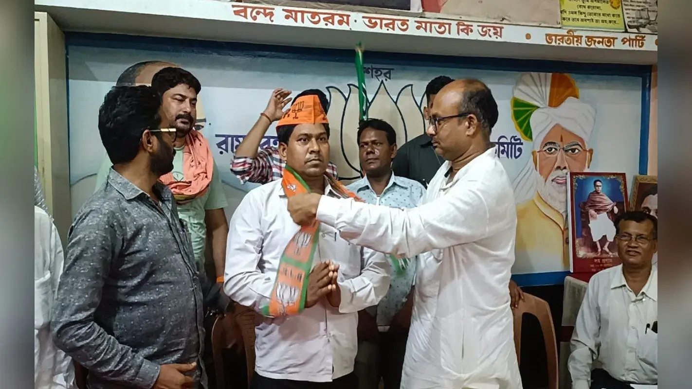पश्चिम बंगाल: BJP में शामिल हुए TMC के बोलपुर सांसद असित माल के भतीजे रूपेश माल, इस वजह से थे नाराज