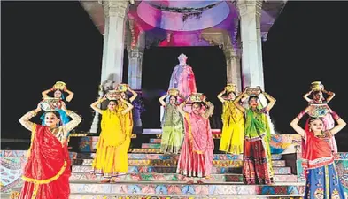 डांडिया की रोशनी में धुंधली होती जा रही है झिझिया की जगमग रोशनी, नवरात्र में अब नहीं दिखती युवतियों की टोली