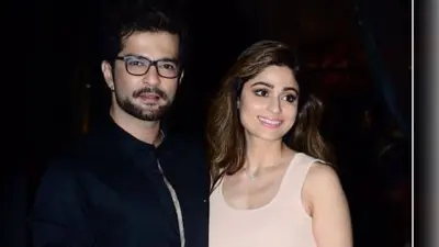 एक दूसरे का हाथ थामे रोमांटिक डेट पर दिखे शमिता शेट्टी और राकेश बापट, फैंस ने दिया ऐसा रिएक्शन