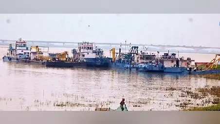 बिहार में बढ़ा गंगा का जलस्तर, जहाज परिचालन के लिए अब नये रूट की तलाश