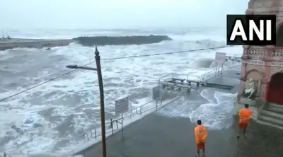 15 जून को लैंडफॉल करेगा बिपरजॉय तूफान, जोरदार बारिश के साथ 150 KM/H की रफ्तार से चलेगी हवा, सेना अलर्ट