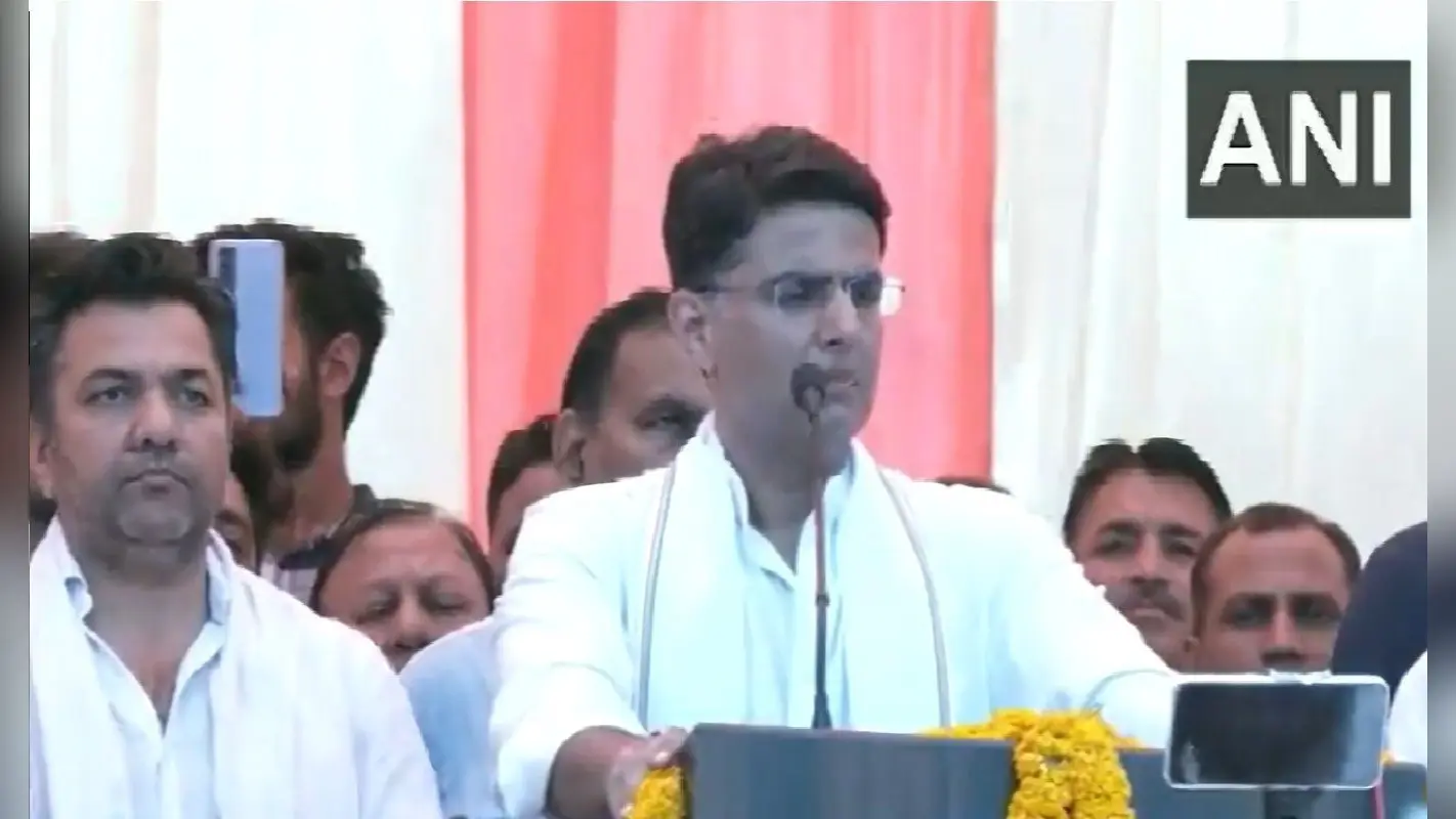 ‘वीरांगनाओं’ के साथ सड़क पर BJP, पायलट बोले- एक-दो नौकरी का मुद्दा बड़ा नहीं