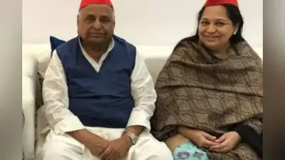 सपा संरक्षक मुलायम की पत्नी साधना गुप्ता पंचतत्व में विलीन, एकजुट दिखा UP का सबसे बड़ा सियासी परिवार