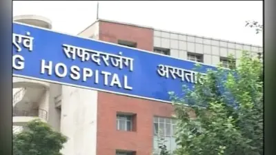 Delhi: सफदरजंग अस्पताल के बाहर बच्चे की डिलिवरी पर महिला आयोग सख्त, जारी किया गया नोटिस