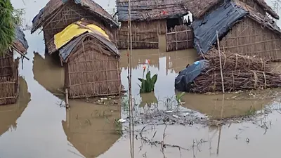 भागलपुर के फरक्का में टूटा बांध, सौ से अधिक घरों में घुसा बाढ़ का पानी, एनएच पर भी खतरा