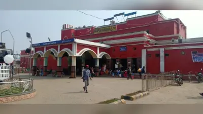 साहिबगंज स्टेशन पर वैकल्पिक व्यवस्था नहीं, यात्री परेशान