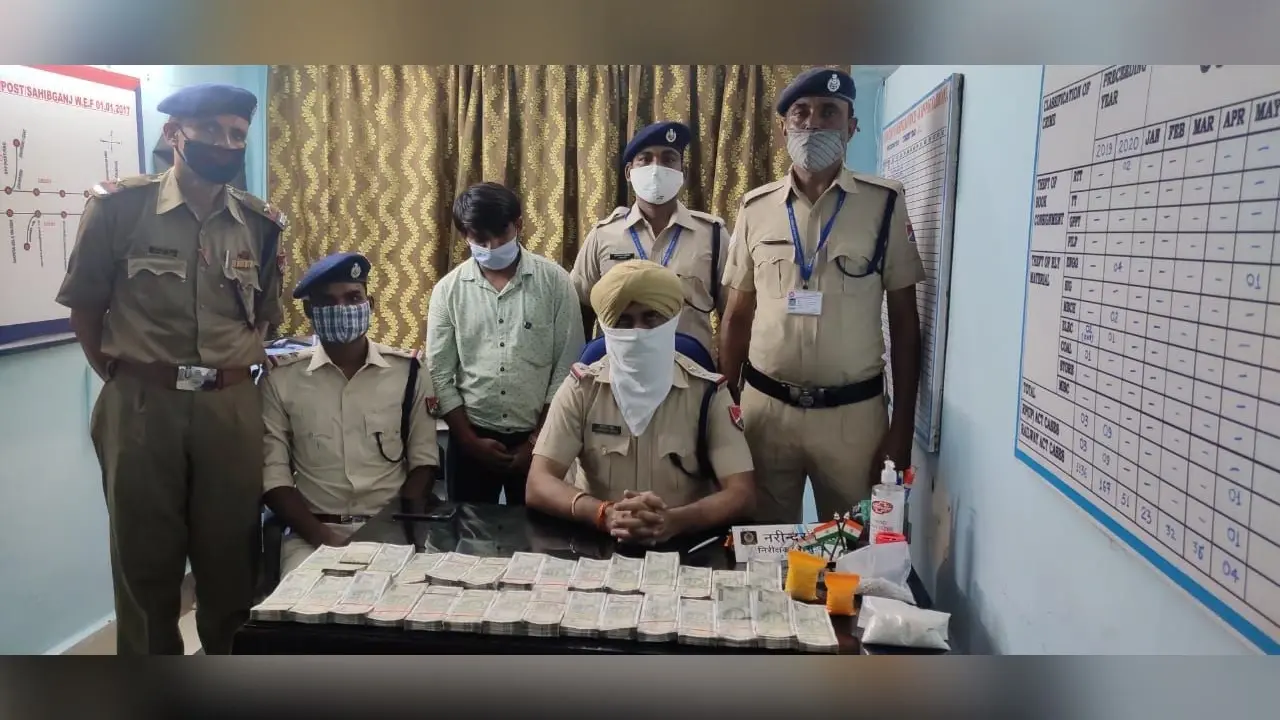 Train News : जमालपुर-हावड़ा एक्सप्रेस में साहिबगंज आरपीएफ की छापामारी, साढ़े 14 लाख कैश व तीन किलो से अधिक चांदी के साथ एक शख्स गिरफ्तार