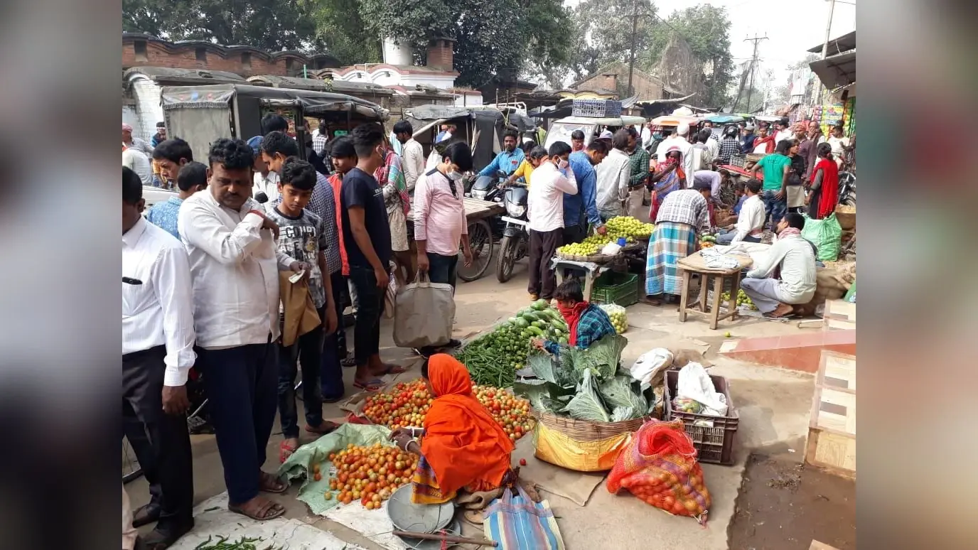 कोरोना और बारिश की दोहरी मार, प्याज के साथ आलू ने भी निकाले आंसू, जानें रेट लिस्ट