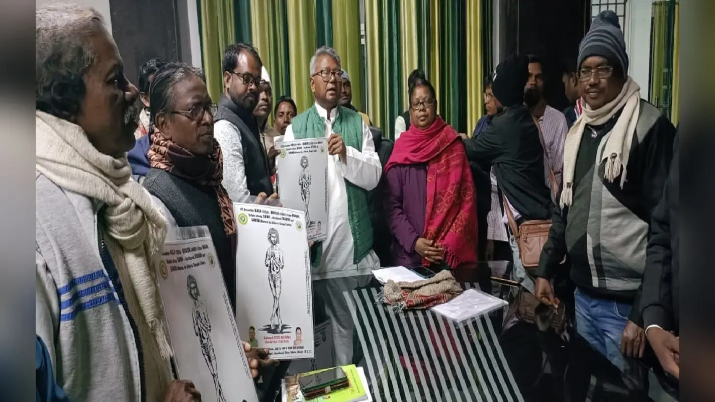 पारसनाथ बचाओ महाजुटान 10 जनवरी को, सालखन मुर्मू पहुंचे मधुबन, पुलिस ने किया प्लैग मार्च