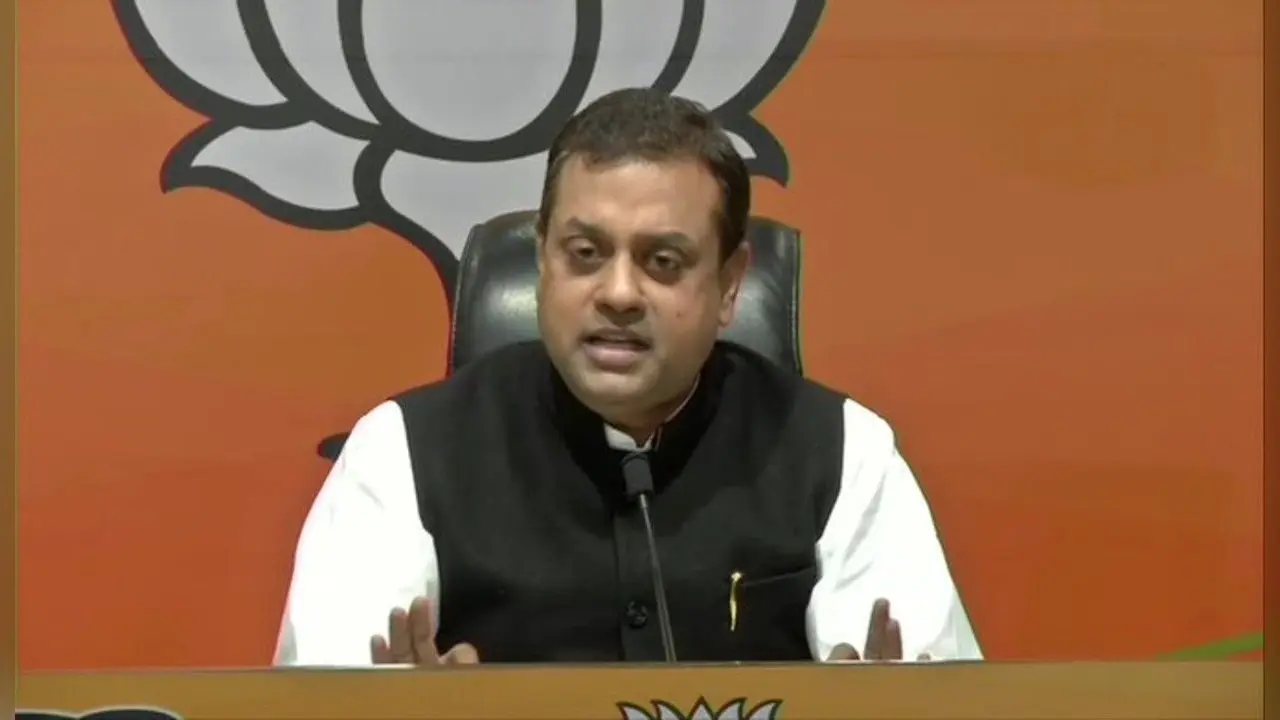 भाजपा के प्रवक्ता संबित पात्रा ने कांग्रेस पर किया कटाक्ष, बोले – राहुल गांधी जिस पार्टी को छू देते हैं, उसका डूबना तय होता है